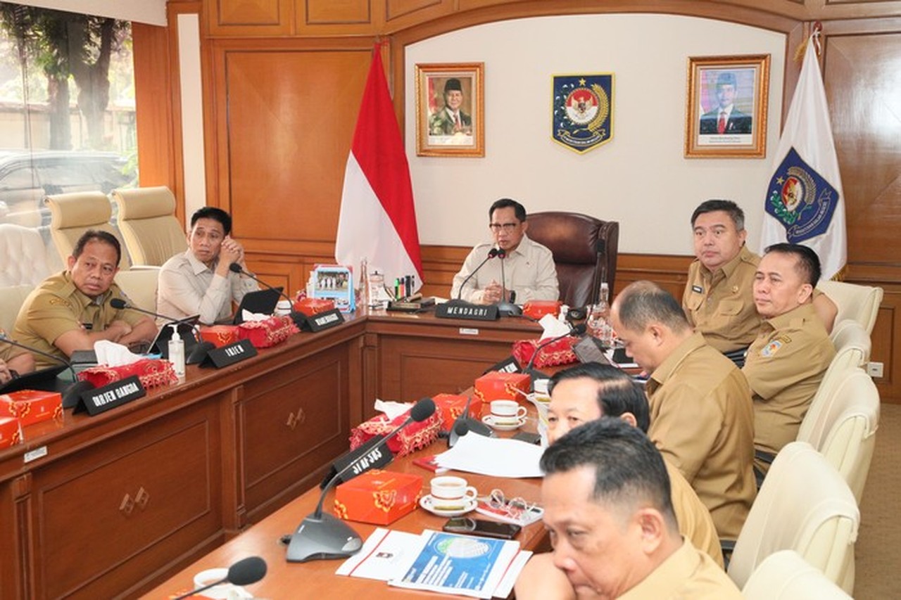 Mendagri Tito Karnavian Mendesak Pemda Sumatera Percepat Pendataan Rumah Rusak Pascabencana Mendagri Tito Karnavian Mendesak Pemda Sumatera Percepat Pendataan Rumah Rusak Pascabencana