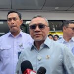 Menteri Zulkifli Hasan dan Yandri Susanto Naik Motor ke Lokasi Panen Raya Bersama Prabowo di Karawang