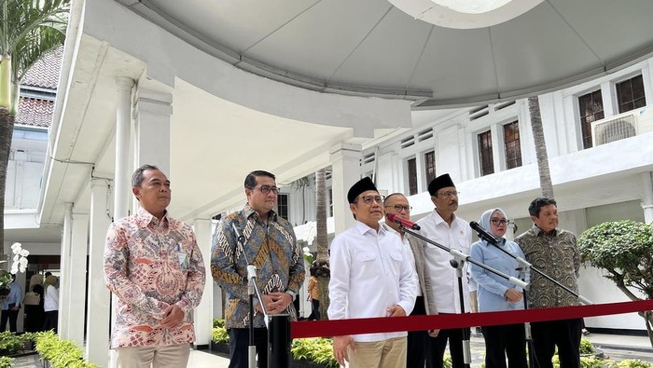 Menko PM Bentuk Pokja Pemberdayaan Pascabencana Sumatera, Fokus Pemulihan Ekonomi Warga Menko PM Bentuk Pokja Pemberdayaan Pascabencana Sumatera, Fokus Pemulihan Ekonomi Warga