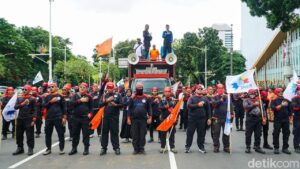Buruh Kembali Geruduk Istana Negara, Tolak Penetapan UMP 2026 DKI dan UMSK Jabar