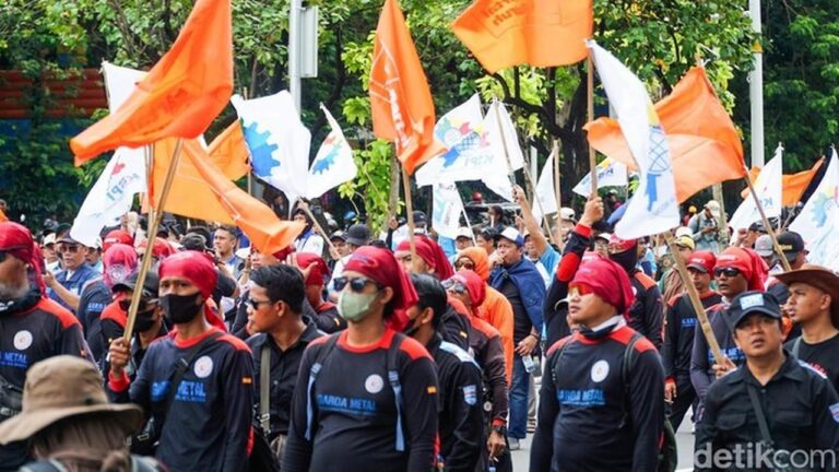 Ribuan Buruh Demo di Depan Istana, 1.659 Personel Gabungan Disiagakan