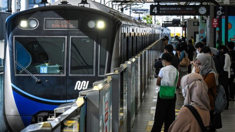 MRT Jakarta Tawarkan Tarif Rp 1 di Awal 2026, Simak Jam Operasionalnya MRT Jakarta Tawarkan Tarif Rp 1 di Awal 2026, Simak Jam Operasionalnya