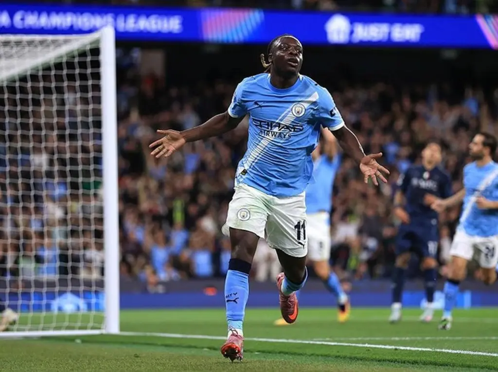 Jeremy Doku Tak Pusing Dengan Peluang Juara Manchester City. (foto: Simon Stacpoole/offside/offside Via Getty Images)