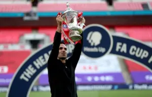 Mikel Arteta Aman di Arsenal Meski Minim Trofi: Filosofi Berbeda dari Enzo Maresca dan Ten Hag