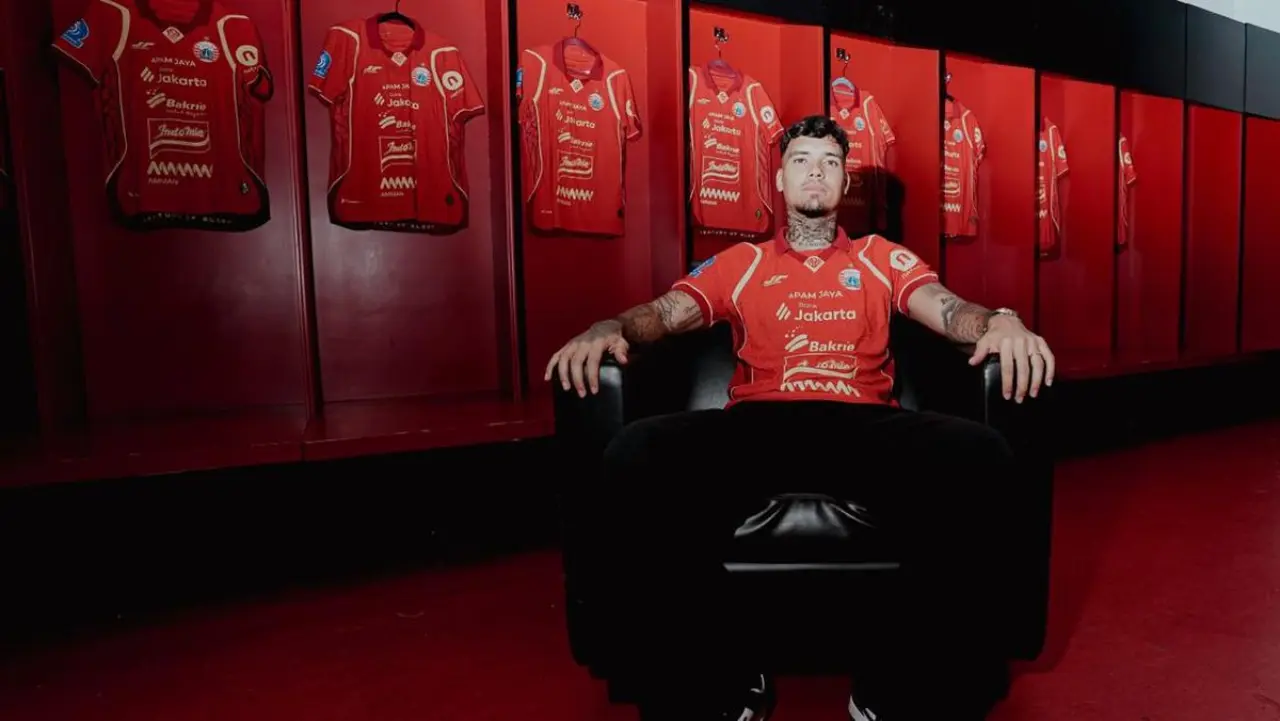 Shayne Pattynama Resmi Gabung Persija, Teken Kontrak 2,5 Tahun
