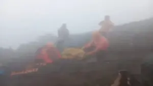 Butuh 15 Jam Evakuasi, Jenazah Pendaki Syafiq Ali Diturunkan dari Gunung Slamet