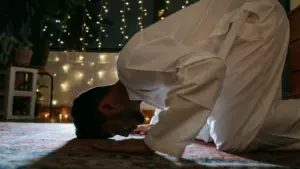 Tata Cara Sholat Malam 27 Rajab Lengkap Beserta Niat dan Doanya
