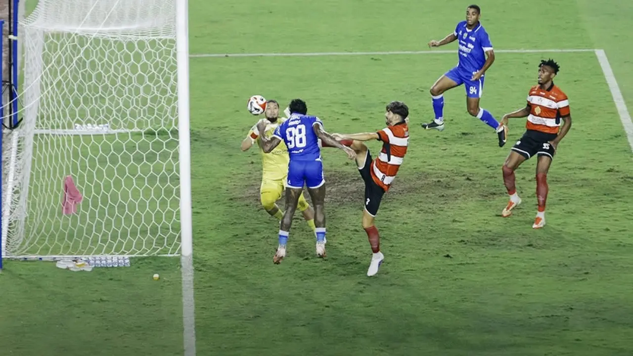 Hasil Sementara Persib Bandung Vs Madura United 2 0 Ramon Tanque Cetak Brace