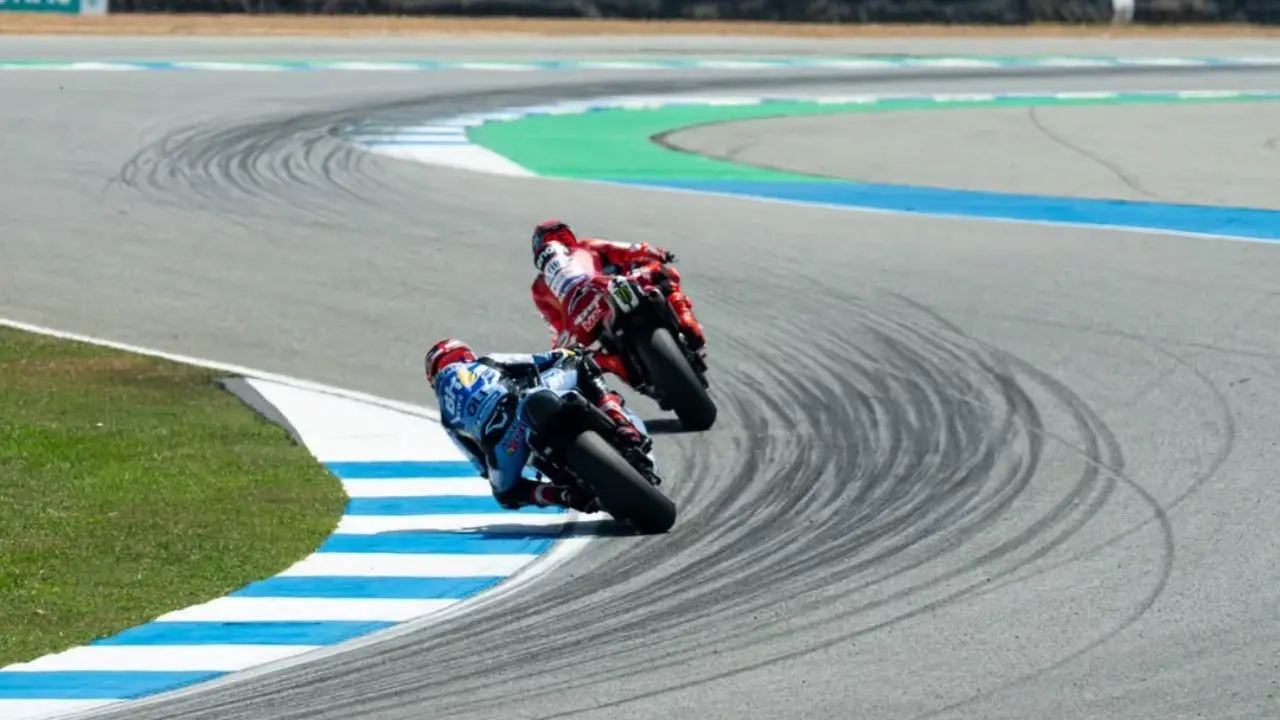 Kontroversi Pembuka Motogp 2026 Michele Pirro Jadi Pembalap Pertama Terkena Penalti