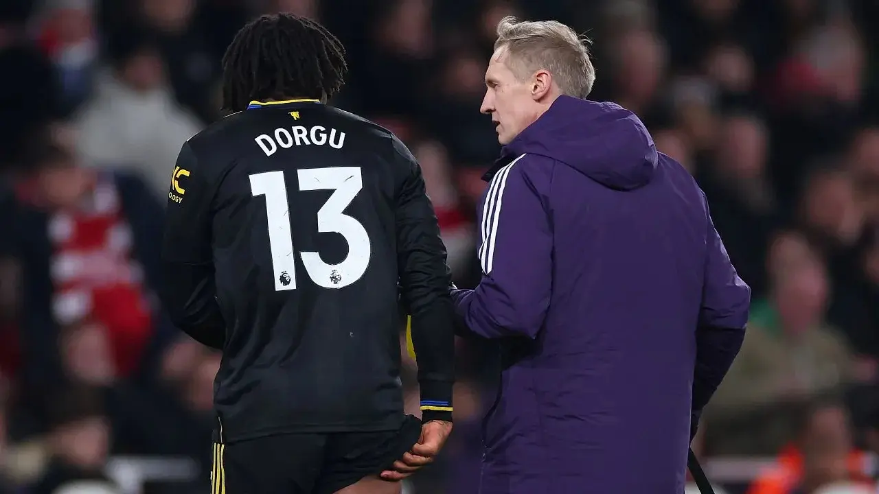 Liga Inggris Patrick Dorgu Dipastikan Absen Saat Manchester United Jamu Fulham Akibat Cedera Paha