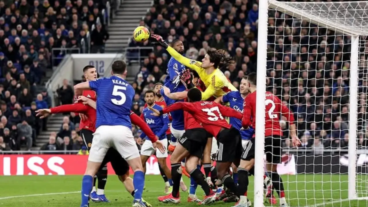 Manchester United Raih Clean Sheet Di Kandang Everton Senne Lammens Dipuji Michael Carrick