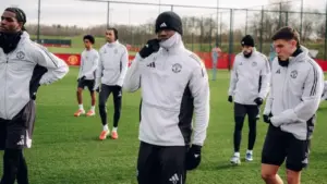 Michael Carrick Batalkan Laga Persahabatan MU di Timur Tengah, Fokus ke Liga Inggris