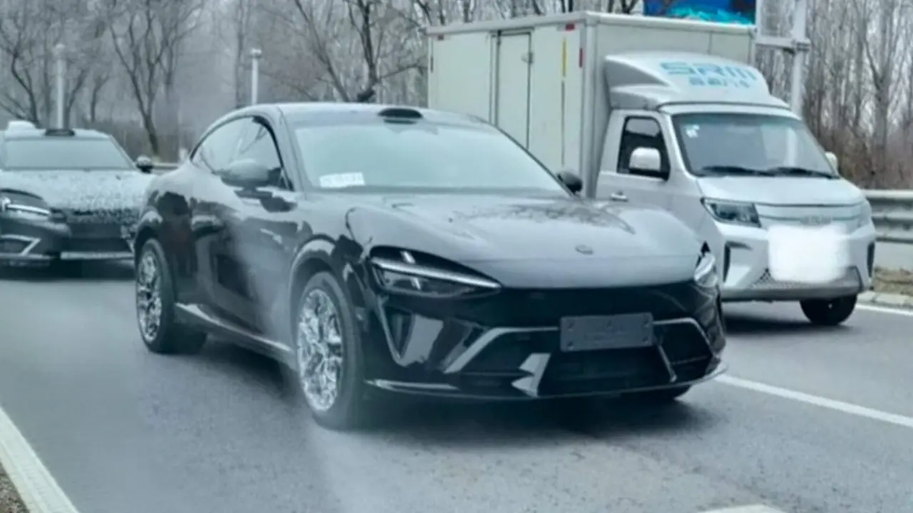 Xiaomi Yu7 Gt Muncul Di Jalan Tanpa Kamuflase Mobil Listrik Dengan Top Speed 300 Km Jam Siap Meluncur