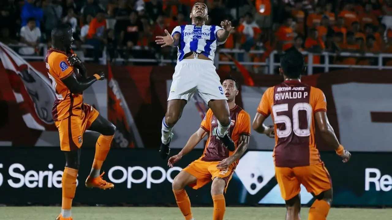 Hasil Akhir Borneo Vs Persib Bandung 1 1 Gol Penalti Mariano Peralta Buyarkan Kemenangan Maung Bandung
