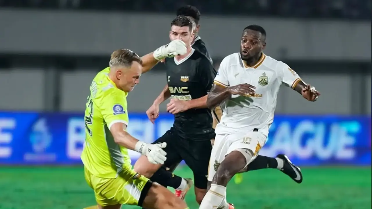 Hasil Dewa United Vs Bhayangkara Fc 0 2 Moussa Sidib Dan Bernard Doumbia Bawa Tim Tamu Menang