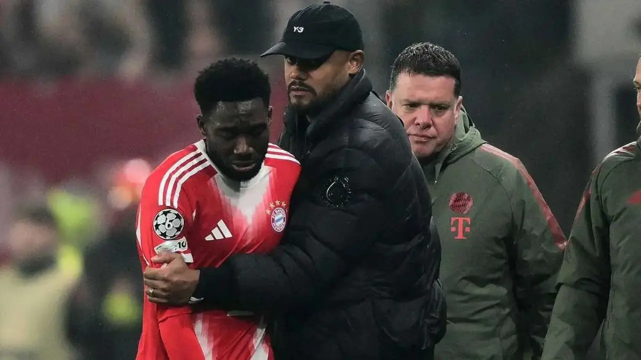 Kabar Buruk Bagi Bayern Munchen Alphonso Davies Kembali Cedera Di Laga Liga Champions