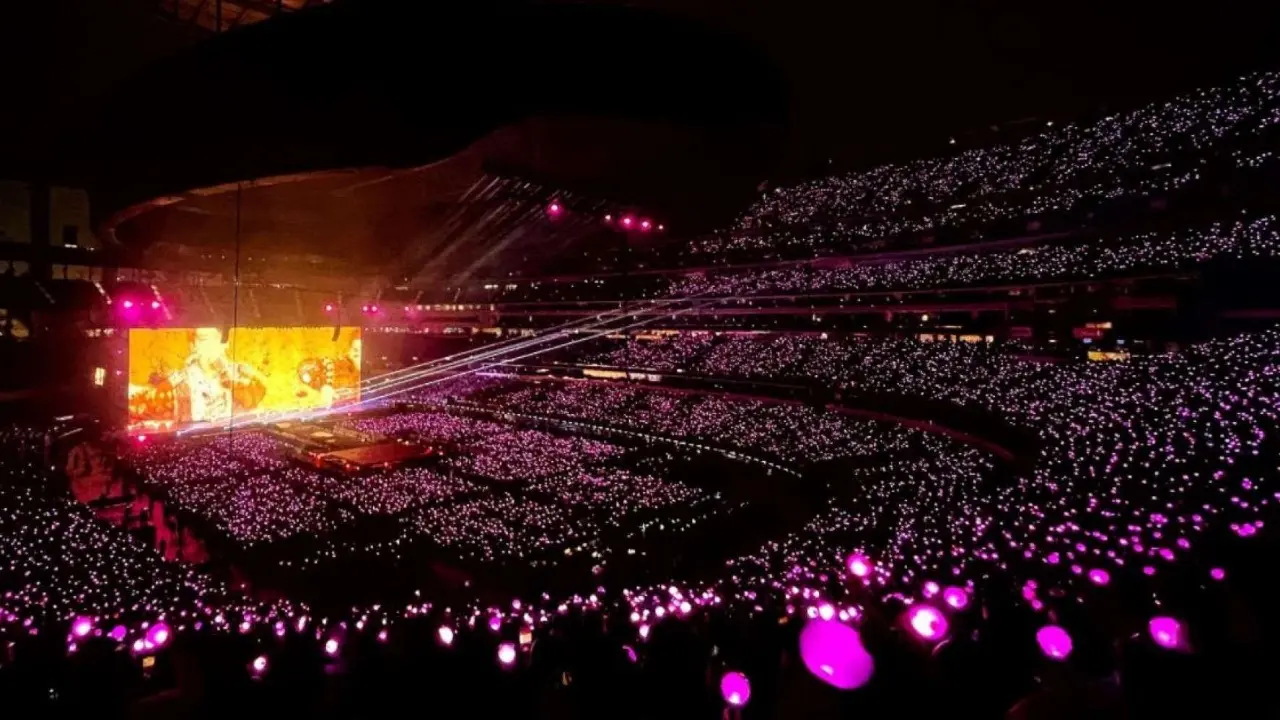 Konser Comeback Bts Guncang Seoul 260 Ribu Fans Padati Gwanghwamun Dalam Pengamanan Super Ketat
