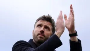 Noussair Mazraoui Akui Dampak Besar Michael Carrick di Manchester United