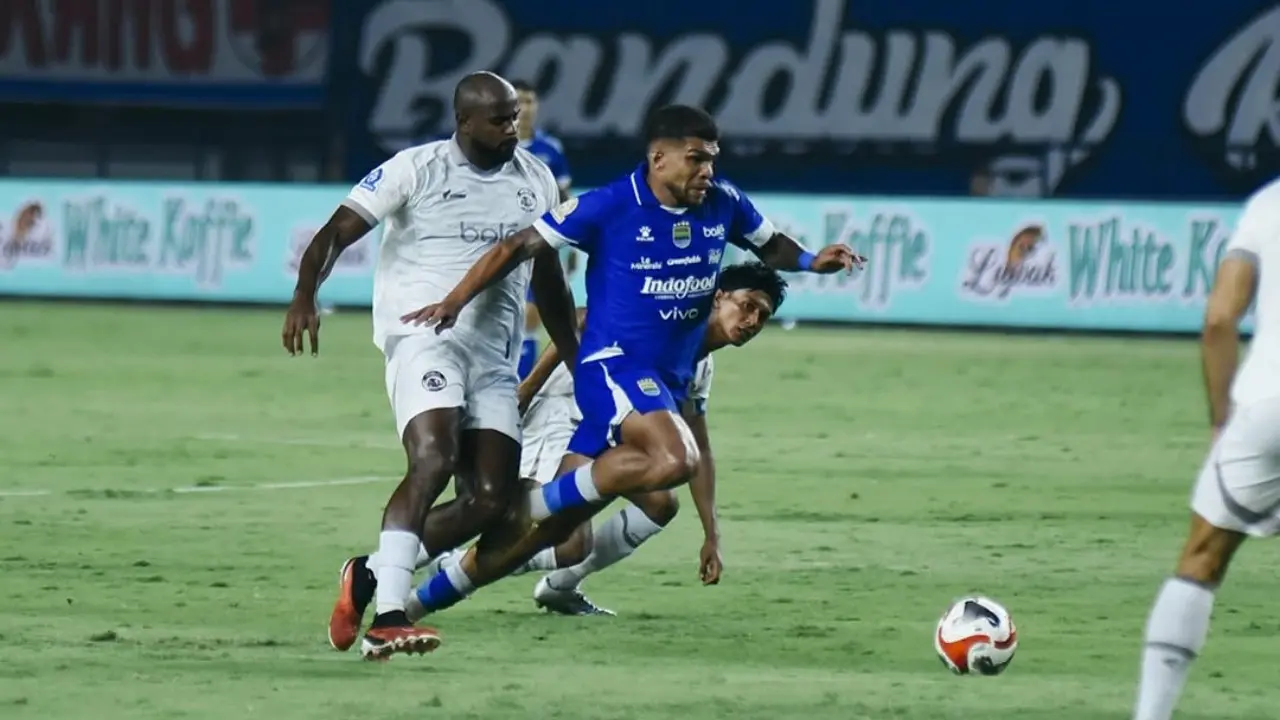 Klasemen Liga 1 Terbaru: Persib Bandung Bertahan di Puncak usai Imbangi Arema FC