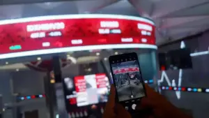 IHSG Anjlok 1,1% dalam Sejam, 5 Saham Justru Melonjak