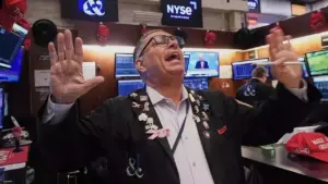 Wall Street Bangkit, Nasdaq Melonjak Hampir 2% Dipimpin Saham Chip