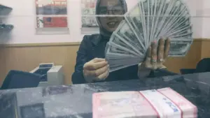 Ahli Sebut Ketegangan Global dan Risiko Domestik Dorong Pelemahan Rupiah