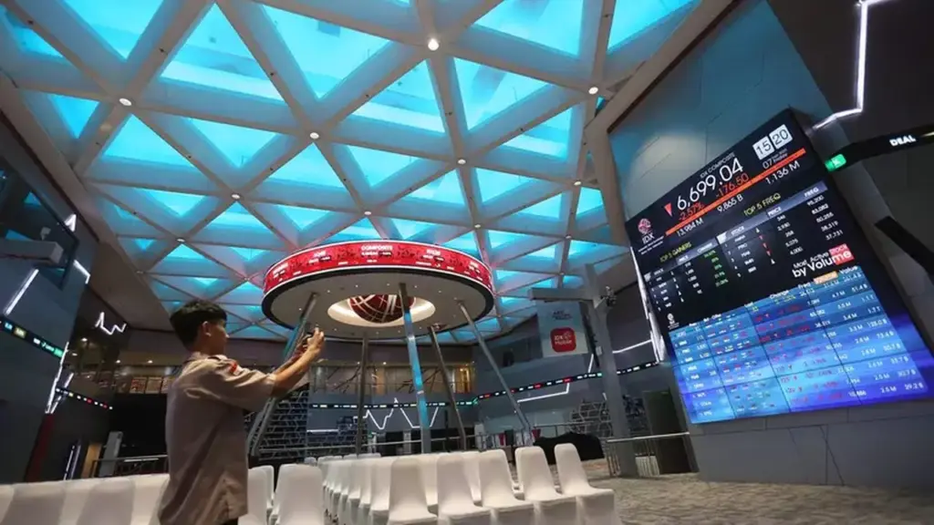 Lima Berita Populer: BBCA Masuk Daftar Saham Andalan hingga Harga Emas Perhiasan Solid