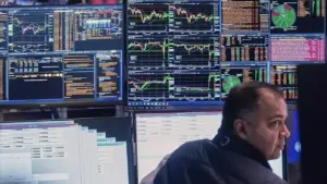 Nasdaq Terseret Aksi Jual Saham Chip, Dow Jones Masih Menguat