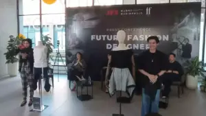Arron Bryan Raih Gelar Future Fashion Designer 2026 Dengan Koleksi Berakar Papua