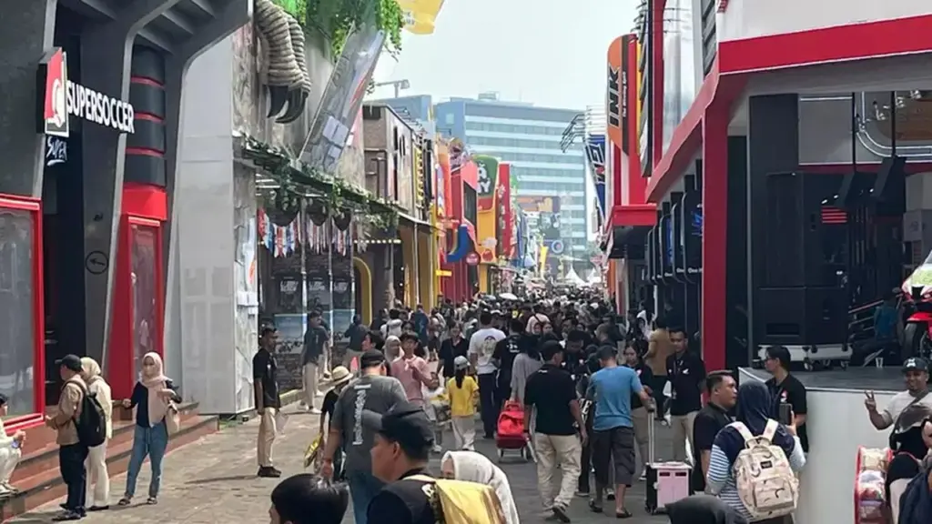 Antrean Panjang Warnai Pekan Terakhir Jakarta Fair 2026
